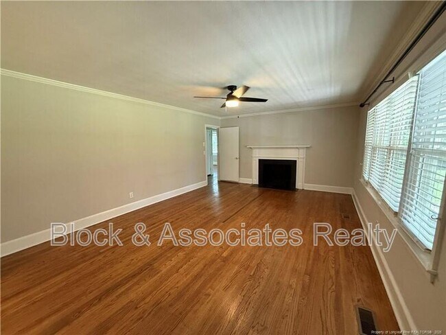 Building Photo - 907 Evans Dr