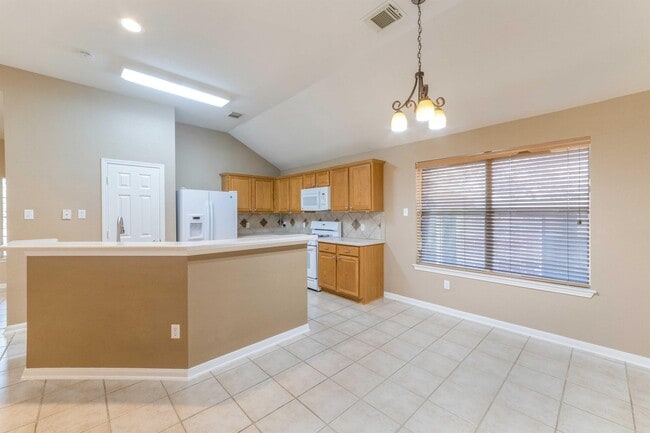 Building Photo - 5601 Lomita Verde Cir