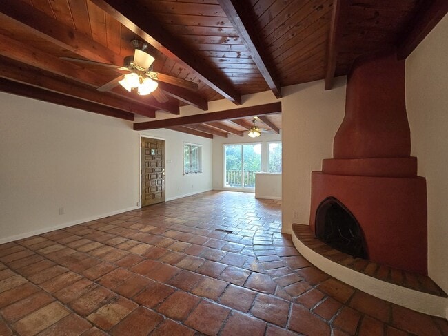 Building Photo - 295 Lomita St