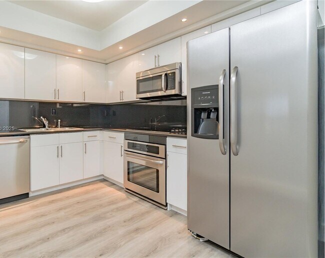 Building Photo - 3530 Mystic Pointe Dr