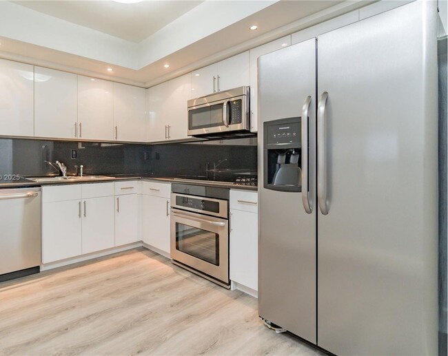 Foto del edificio - 3530 Mystic Pointe Dr