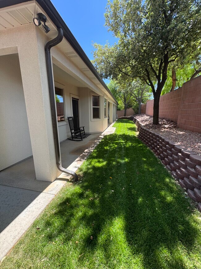 Foto del edificio - 1097 N Berkshire Dr
