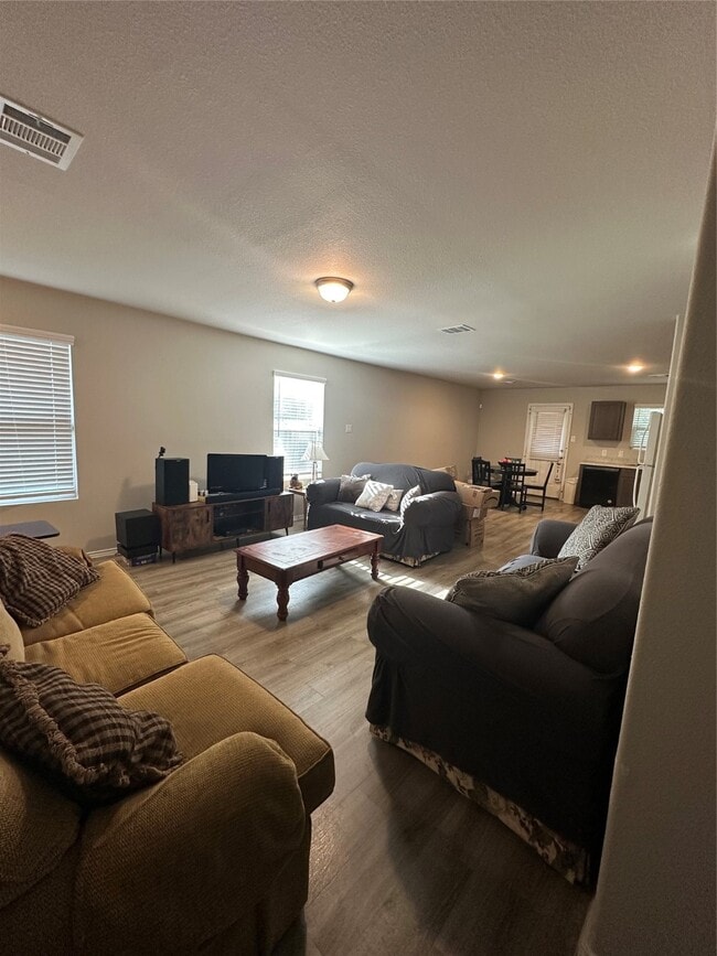 Foto del edificio - 411 Armstrong St