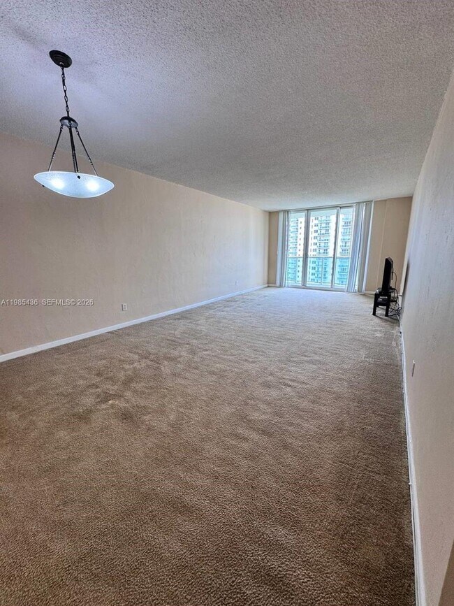 Foto del edificio - 19380 Collins Ave