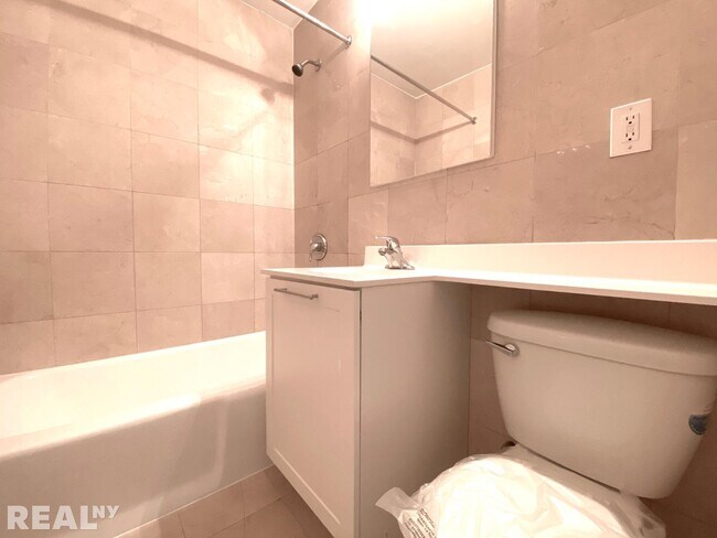 Foto del edificio - 333 E 49th St