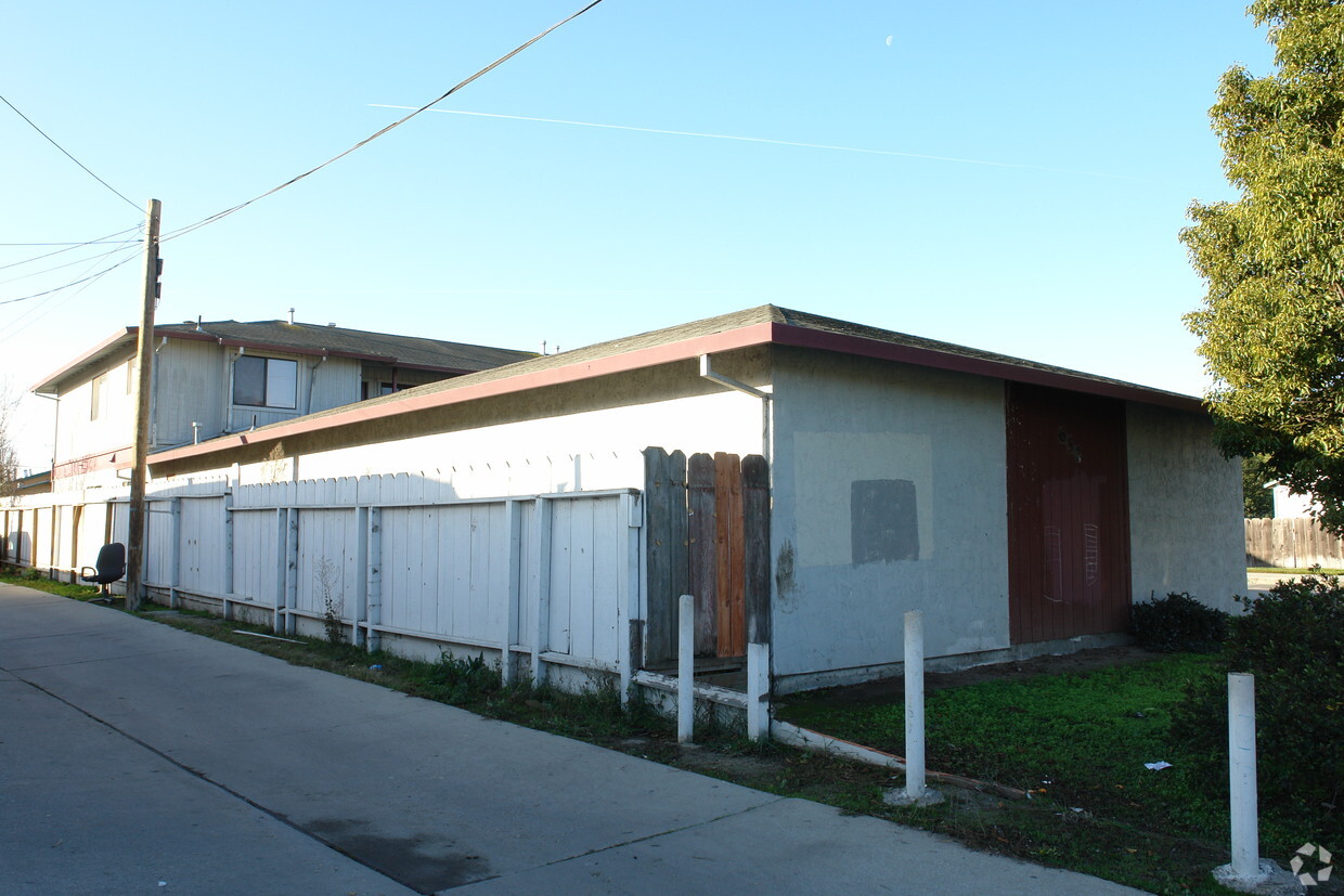 Building Photo - 652 Fremont St