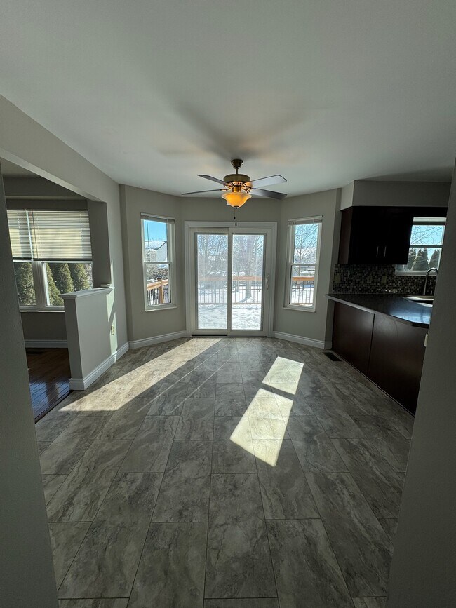 Foto del edificio - 8811 Woodridge Dr