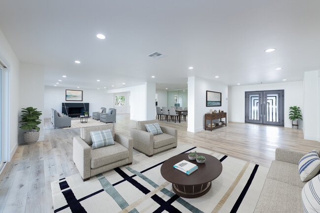 Virtually Staged - 6311 Mirror Lake Dr