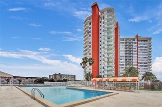 Building Photo - 1301 NE Miami Gardens Dr