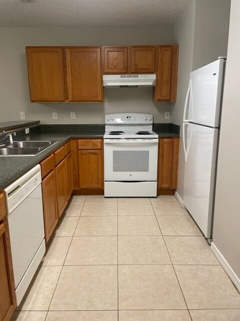Building Photo - "Charming 2-Bed Townhouse Oasis - Prime Fort Walton Beach Location!"