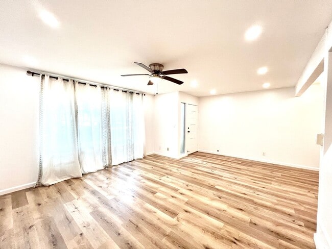 Building Photo - 3br/2.5ba/2pkg in Kaneohe PETS NEGOTIABLE