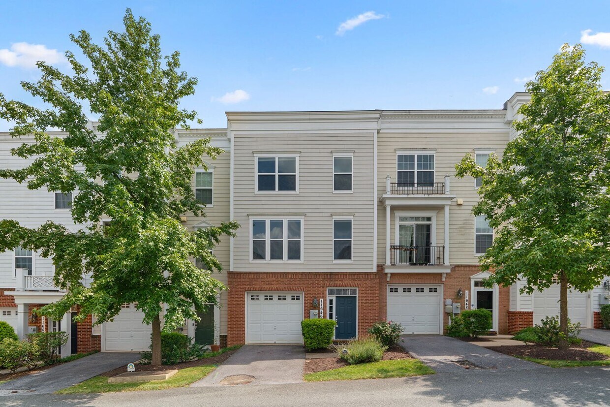 Foto principal - 3 Bedroom 3.5 Bathroom - Wheaton Townhouse...