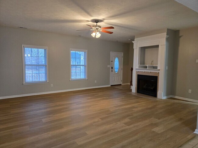 Foto del edificio - NEW LISTING!!!!!