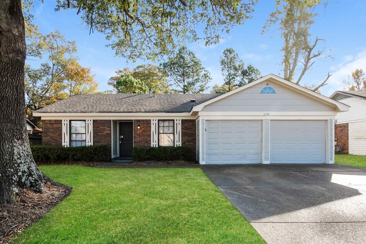 Primary Photo - 5734 Willow Springs Dr