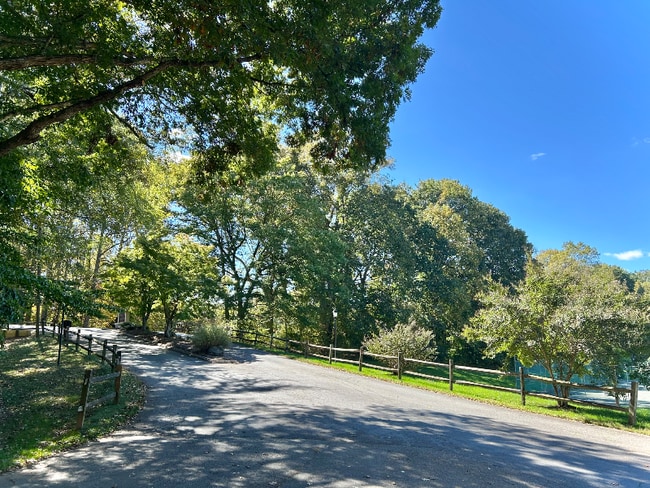 Building Photo - 174 Turnwood Ln