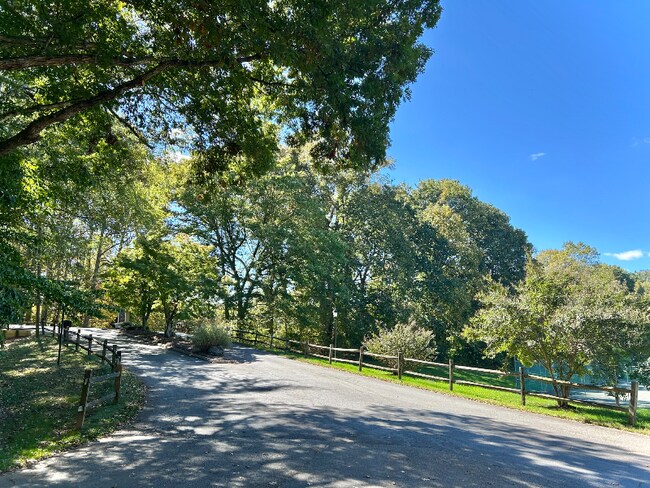 Foto del edificio - 174 Turnwood Ln