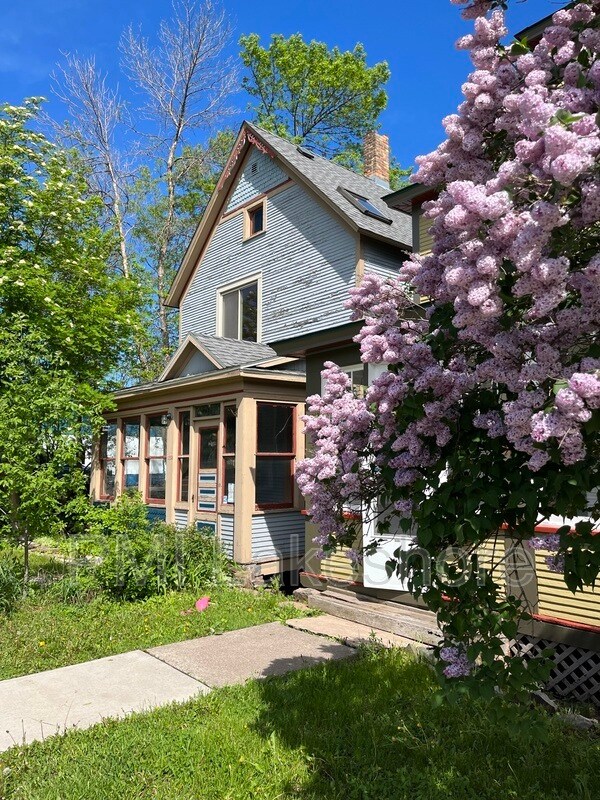 1112 E 4th St, Duluth, MN 55805 House Rental in Duluth, MN