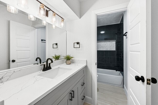 Foto del edificio - 7115 Foxway Ln