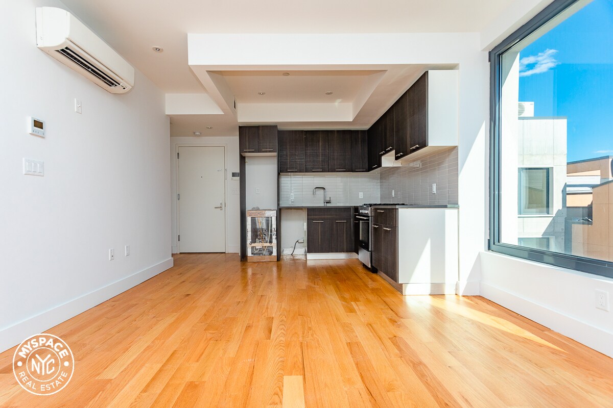 Foto principal - 169 Graham Ave