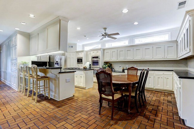 Building Photo - 3601 Tangley St