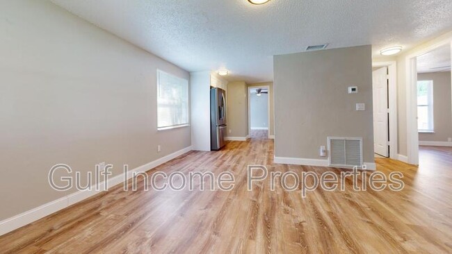 Building Photo - 2515 30th Avenue Drive East - 1