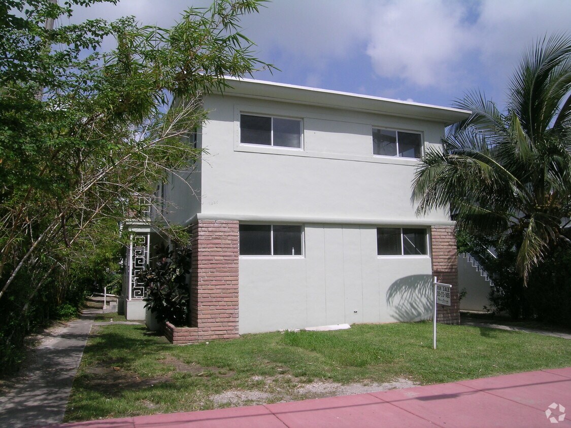 Primary Photo - 1580 Bay Rd