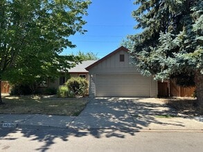 Building Photo - 643 Nicholas Dr