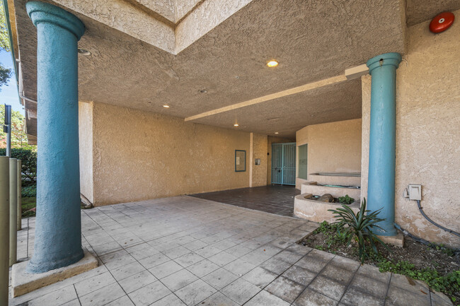 Building Photo - 2726 Borchard Rd