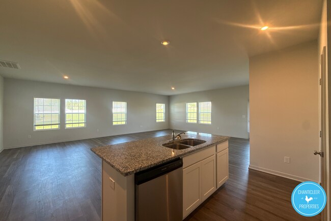 Building Photo - 95 Suhani Ln
