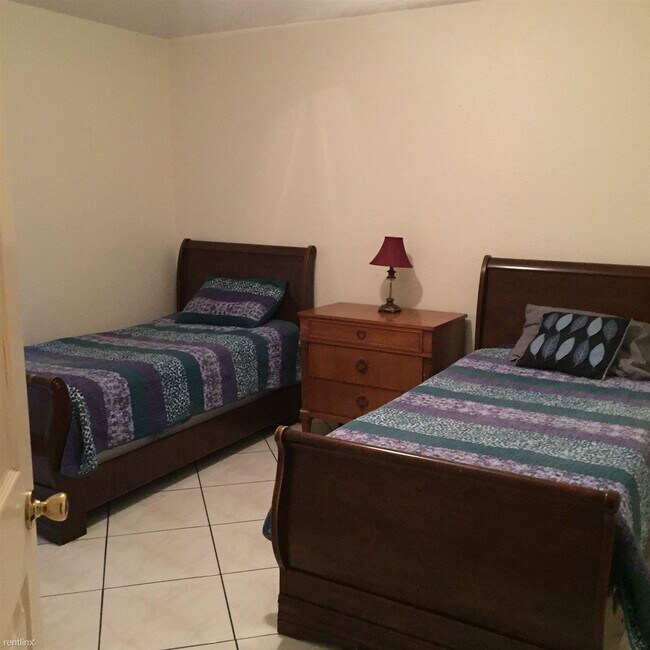 Foto del edificio - 3 br, 3 bath House - 516 East Water Lilly ...