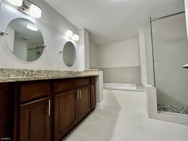 Building Photo - 3 br, 2.5 bath Townhome - 17058 Boca Club ...