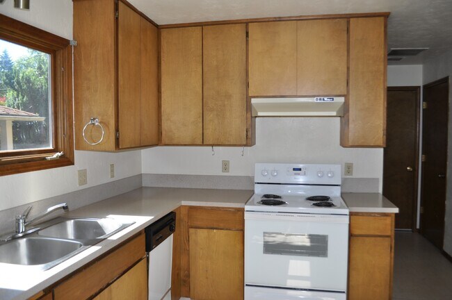 Foto del edificio - CLOSE TO OSU - 3 bed 1.5 bath duplex, with...