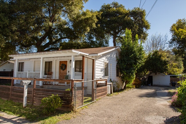 Building Photo - 170 N Arnaz St