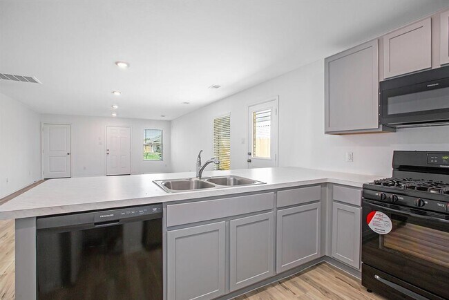 Building Photo - 7818 Switchgrass Crk Dr