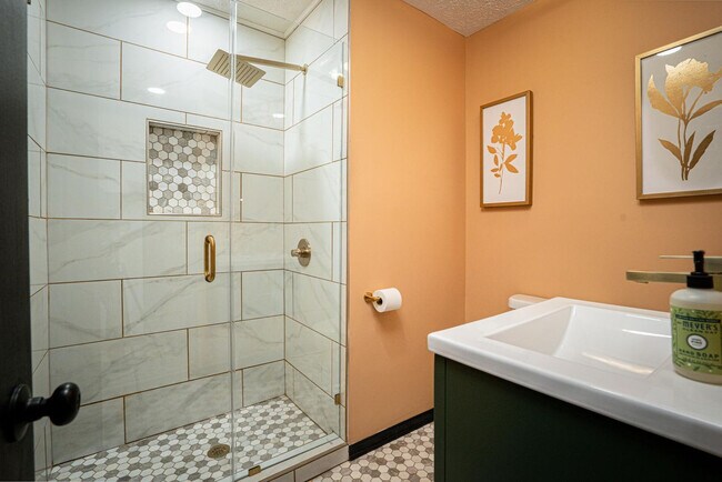 Foto del edificio - 5850 Devington Cir