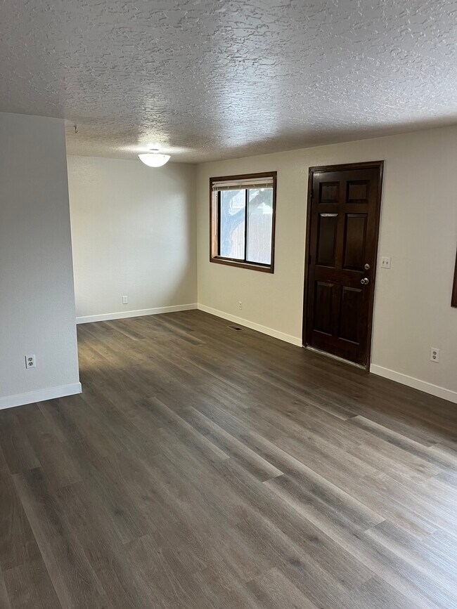 Building Photo - 161 Raymond Pl