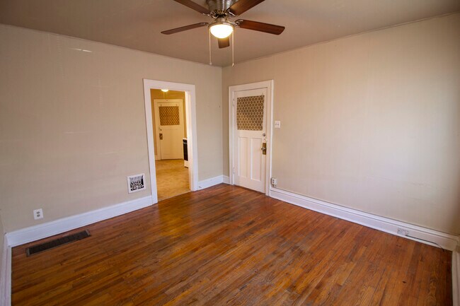 Foto del edificio - 5056 Chippewa St