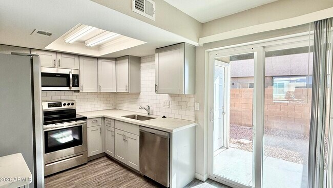 Foto del edificio - 1418 E Knoll Cir