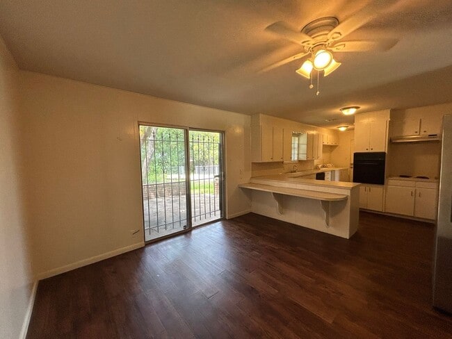 Building Photo - Beautiful Corner Lot Living