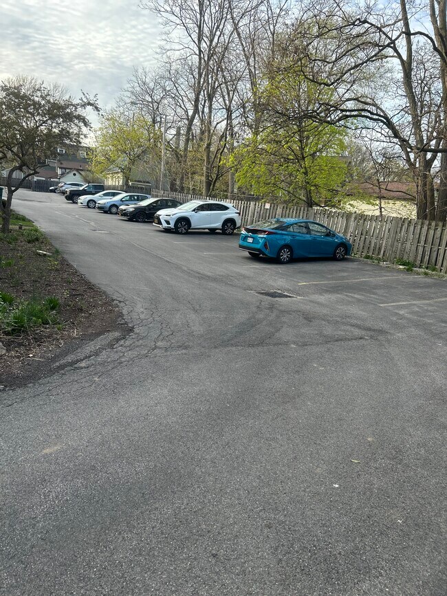 Foto del edificio - 694 Broadway