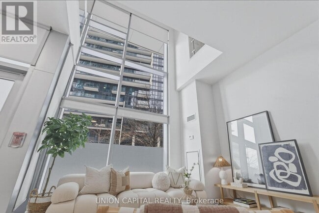 Building Photo - 80 Marine Parade Dr