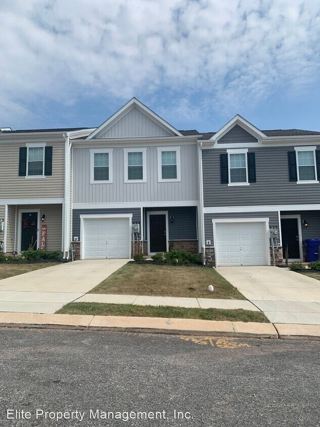 3 br, 2.5 bath House 535 Locust Run Drive House Rental in York, PA