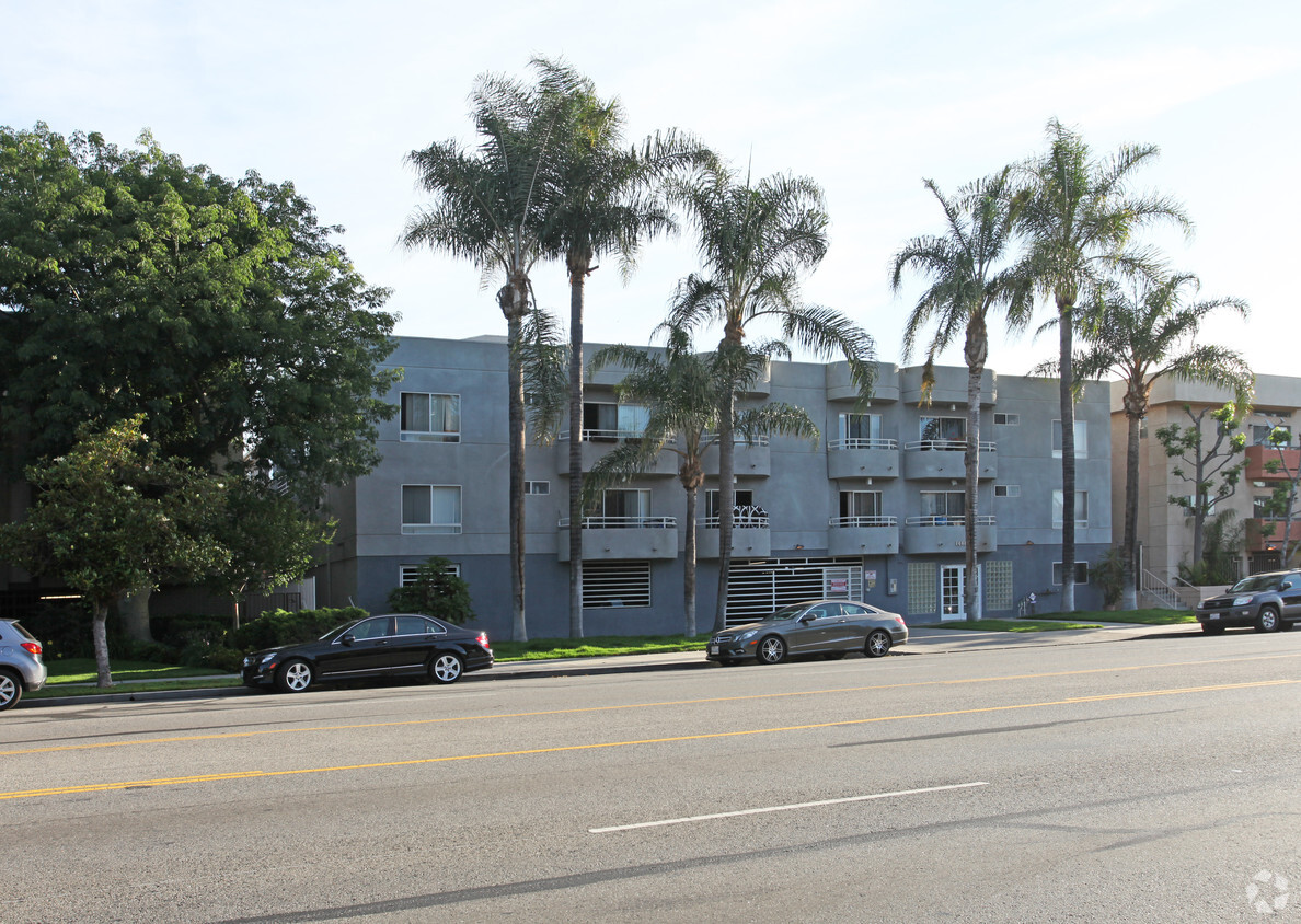 Foto del edificio - 14615 Burbank Blvd