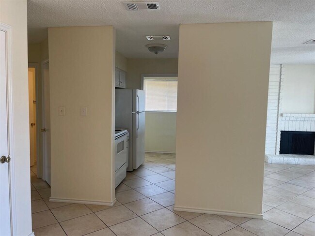Building Photo - 1307 Brenda Ln