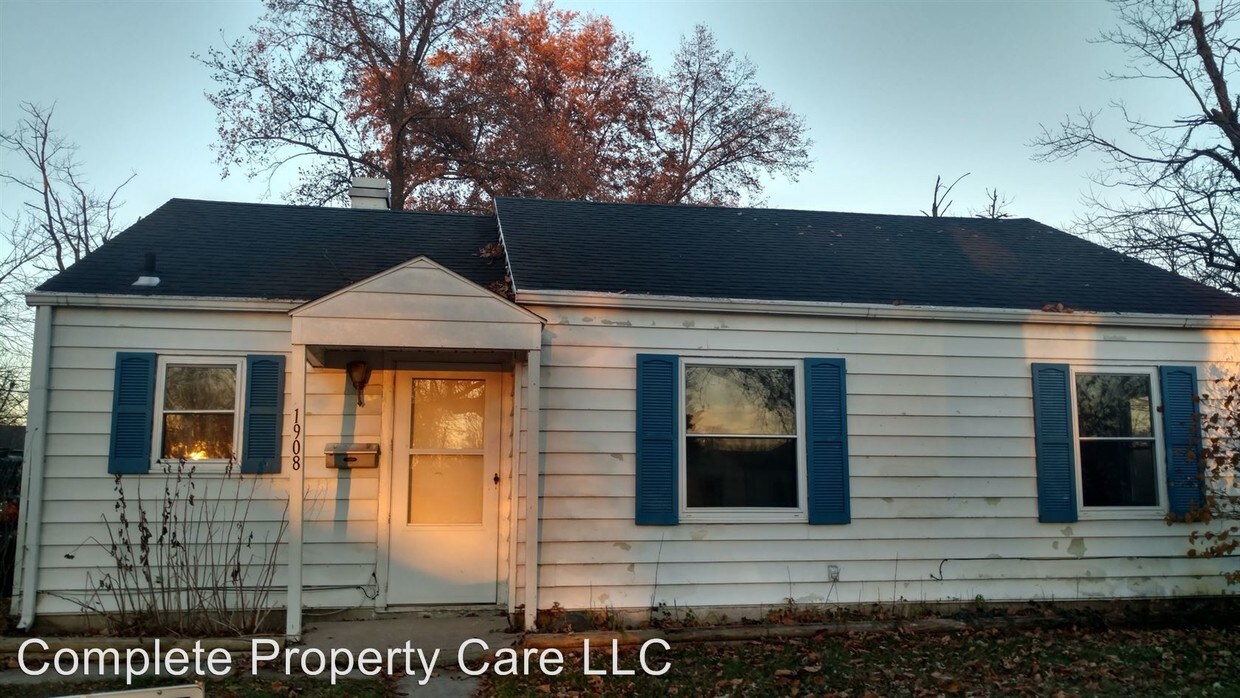Primary Photo - 1908 E Greenlawn Ct