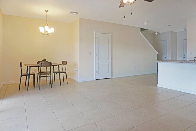 Foto del edificio - Town Home Available for Rent in Lake Bluff...
