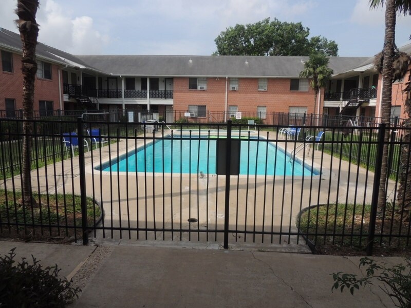 Colonial Arms Apartments Port Lavaca, TX