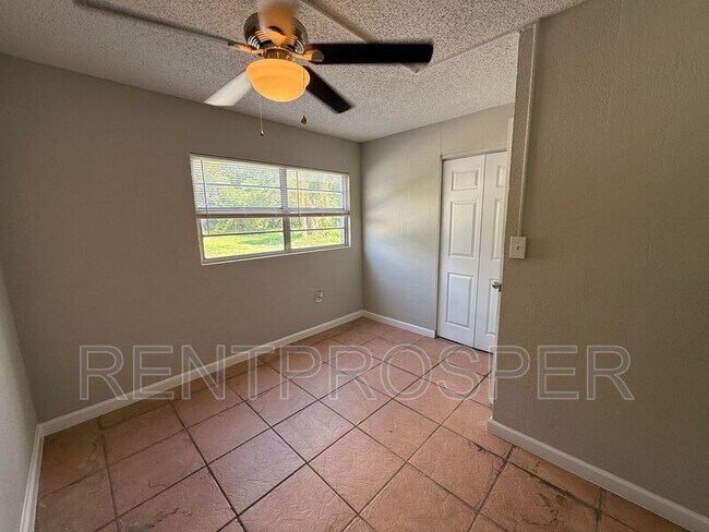 Foto del edificio - 220 Garden Ave