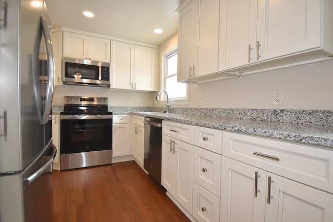 Building Photo - 1559 Orchardview Dr