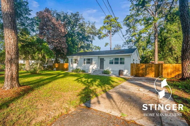 Foto del edificio - 907 Belleview Cir W